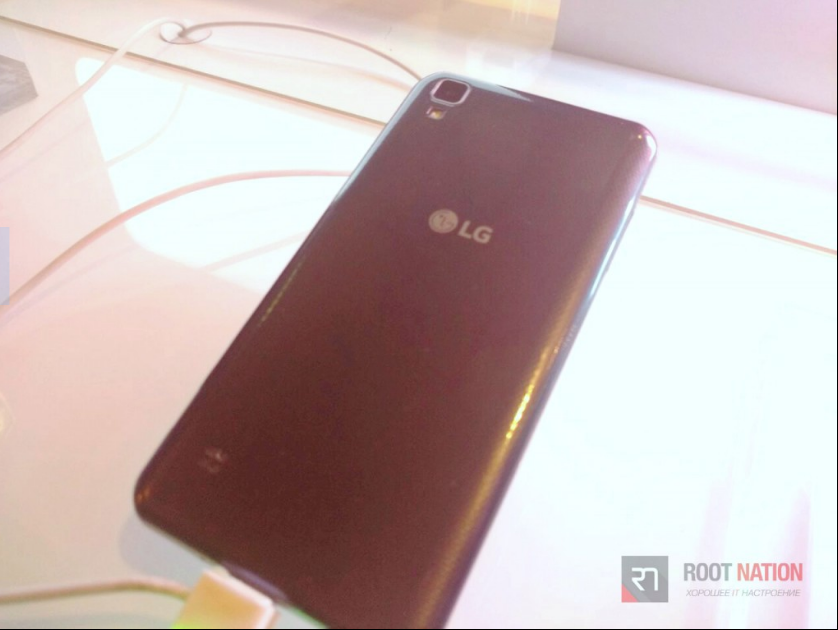 LG X trasera