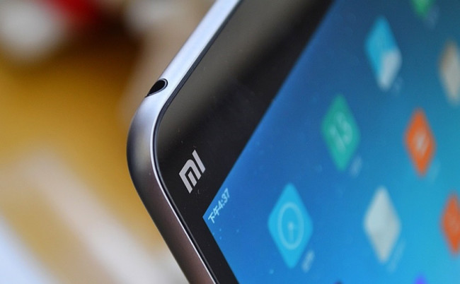 Smartphone de Xiaomi con borde curvo