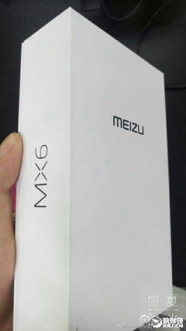 Caja y logo del modelo