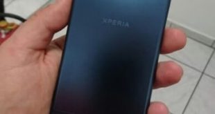 Sony-F8331-trasera-366x650