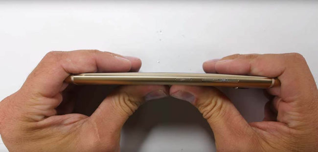 ZTE Axon 7 bend test