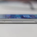 Sony Xperia XZ perfil botones carcasa plateada en aluminio